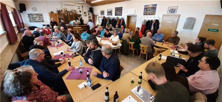 Ehrungen vor 60 Mitgliedern vorgenommen 60 Mitglieder fanden sich zur Jahreshauptversammlung ein.