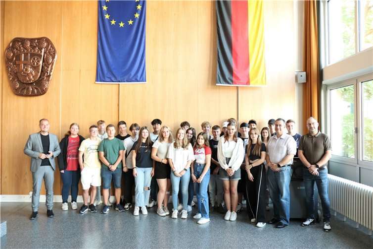 62 Zehntklässler der Realschule Kaisersesch nutzten einen Vormittag, um sich in Mayen über ihre beruflichen Möglichkeiten nach dem Besuch der Fachoberschule zu informieren. Foto: Ingrid Müller
