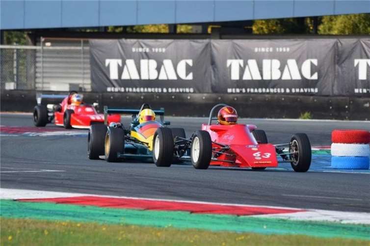 #63 Mike Klebe mit seinem Formel Ford 1600 auf dem TT Circuit Assen.  Foto: Markus Stiefken