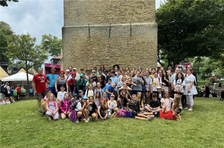 Ameland-Freizeit: Musikalischer Hit des Jahres begeistert 65 Kinder 65 Kinder verließen für 14 Tage unerschrocken ihr Zuhause und starteten voller Vorfreude auf eine Reise durch die bekanntesten musikalischen Genres aller Zeiten. Fotos: Pfarrei Heilig Geist Mülheim-Kärlich