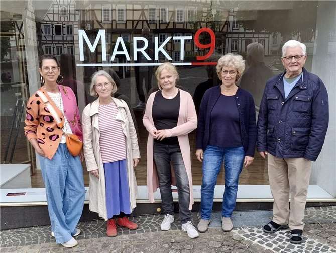7 Linzer Künstler, v.l.n.r.: Iris Birrenbach, Birgit Reichert, Ditha Rechert, Beate Sieberz, Hans-Joachim Schmitz, beim Fototermin verhindert: Luzie Adams, Chris Heberer-Sachs.Foto: privat