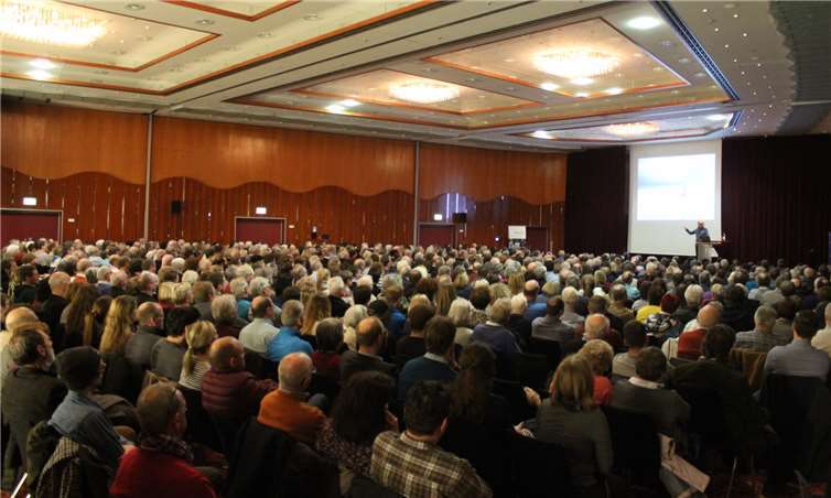 700 Besucher sorgten für ein ausverkauftes Haus.