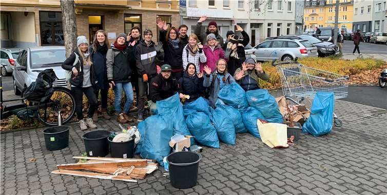 700 bis 800 Liter Müll wurden von den Ehrenamtlichen gesammelt.Quelle: Dreck weg, Koblenz!