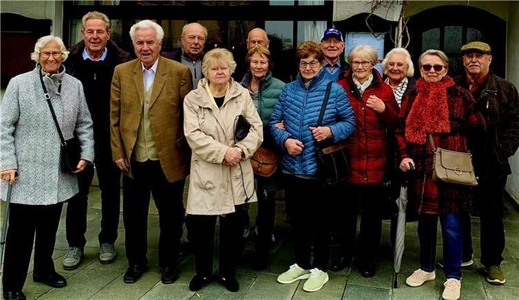 77 Jahre nach ihrer Einschulung Ostern 1946 in die kath. Volksschule in Meckenheim trafen sich die ehemaligen Klassenkameraden. Foto: privat