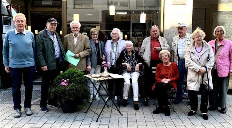 79 Jahre nach ihrer Einschulung im Jahr 1946 kamen ehemalige Schülerinnen und Schüler der ersten Nachkriegsklasse in Meckenheim erneut zu einem Klassentreffen zusammen. Foto: privat