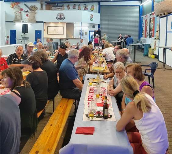 80 Gäste feierten zum Sommerfest der Andernacher Wagenbauer.  Foto: privat