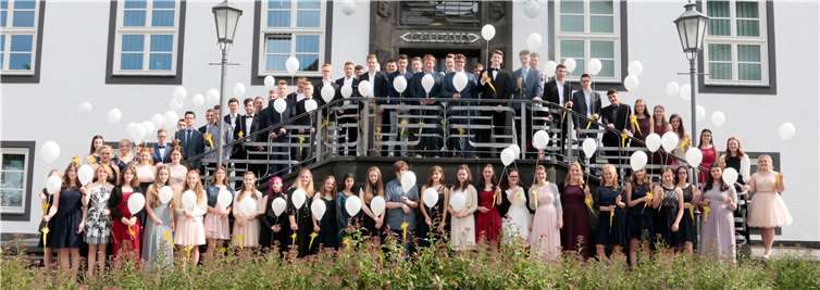 80 Schülerinnen und Schüler der Realschule erlangten den Abschluss. Fotos: SES