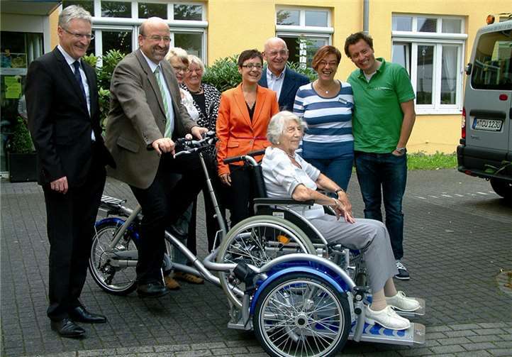 80 besonders bedürftige Seniorinnen und Senioren haben eine Weihnachtsbeihilfe erhalten.