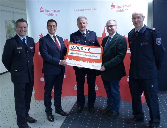 8.000 Euro wurden an den Kreisjugendfeuerwehrverband Mayen-Koblenz überreicht.  Foto: privat