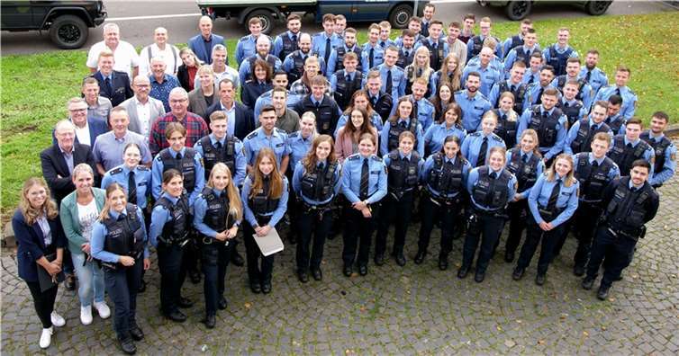 82 neue Kommissarinnen und Kommissare für das Polizeipräsidium Koblenz. Foto: Polizei