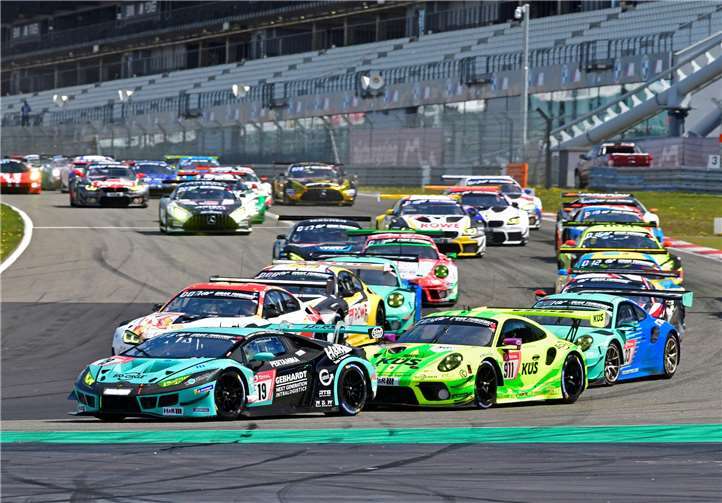 Doppelsieg für Frikadelli Racing 83 Fahrzeuge starteten zum 24-Stunden Qualifikationsrennen. Fotos: BURG
