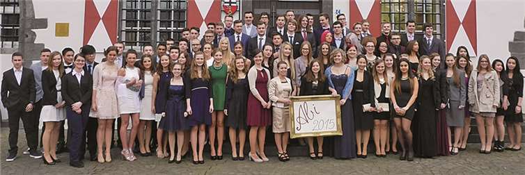 84 junge Menschen erhielten nach der Abi-Messe in einem offiziellen Festakt in der Stadthalle ihre Abschlusszeugnisse.privat