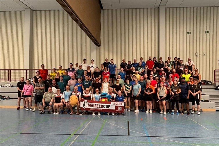 86 Badmintonspielerinnen und Spieler trafen sich am Sonntag in der Maifeldhalle, um die Maifeldmeister im Mixed zu ermitteln.