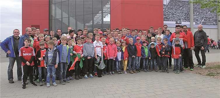 86 Kinder und Jugendliche, Trainer und Betreuer zu Besuch beim Bundesligaspiel Mainz gegen Kölnprivat