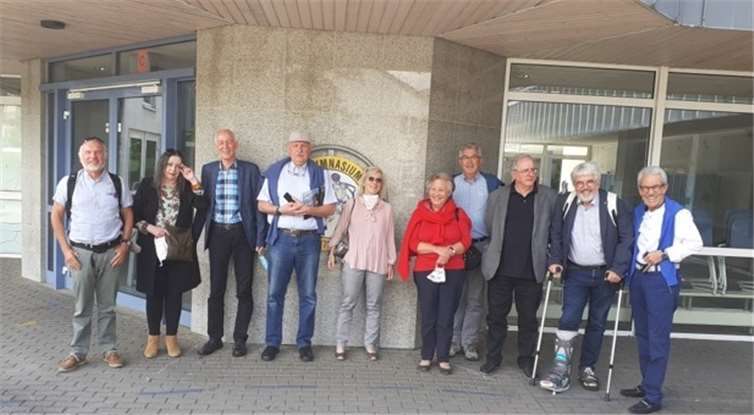 9 Ehemalige trafen sich an der alten Wirkungsstätte. Foto: privat