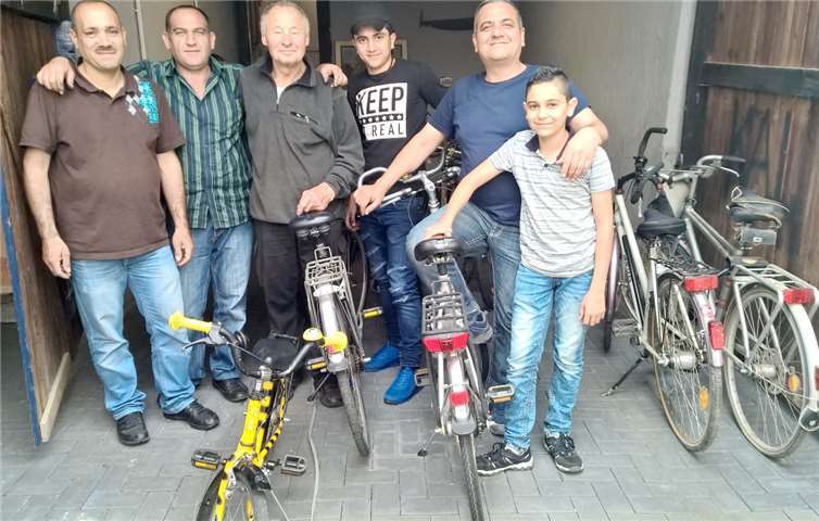 91 Fahrräder wurden innerhalb weniger Monate in der Fahrradwerkstatt des Flüchtlingsnetzwerks unter Anleitung von Alfred Hein wieder hergerichtet. privat