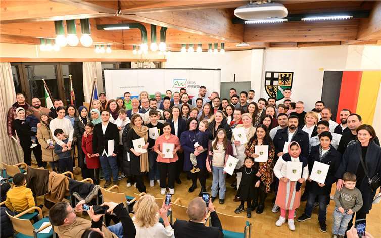 91 Menschen erhielten im Dezember 2024 die deutsche Staatsbürgerschaft.  Foto: Gausmann / Kreisverwaltung Ahrweiler