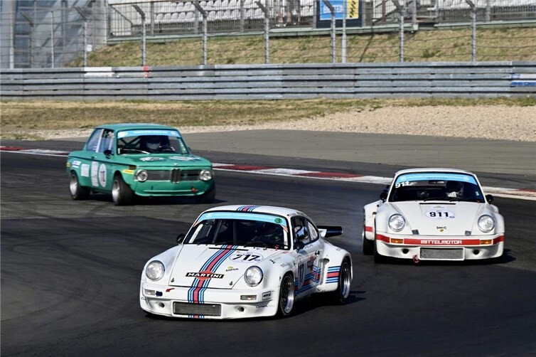 911er RSR unter sich…#717 André Kunkel im Positionskampf mit #911 Michael Wittke 