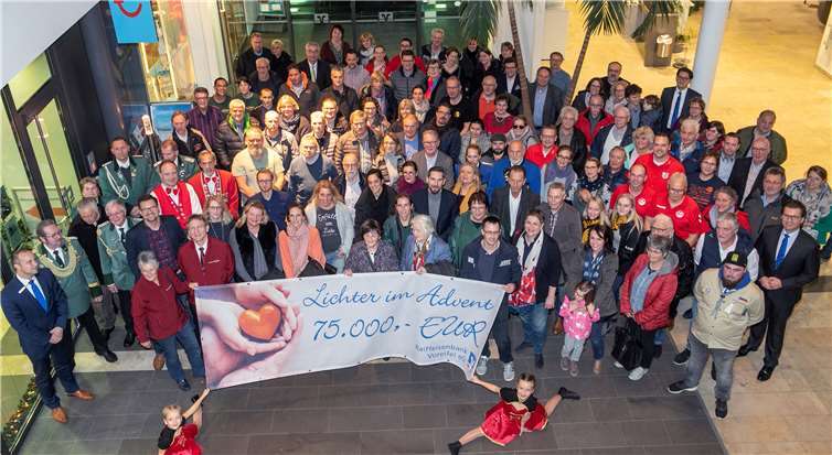 93 Projekte aus der Region freuen sich in diesem Jahr über finanzielle Unterstützung der Raiffeisenbank Voreifel eG aus der Aktion „Lichter im Advent“.Foto: JOST