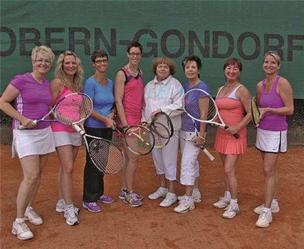 A-Klasse wieder geschafft. Die Damen 30 des TC Kobern-Gondorf: (v.l.) Ludgera Wiechers (MF), Alexandra Dötsch, Marietta Becker, Tanja Auer, Hildegard Zentner, Angelika Bayer, Margarete Bast, Claudia Uhl.  Privat