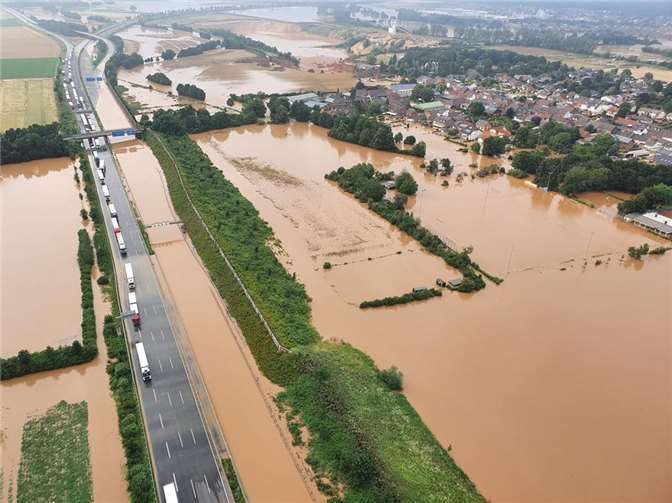 A61 im Bereich Swisttal. Foto: Bundespolizei-Fliegergruppe 
