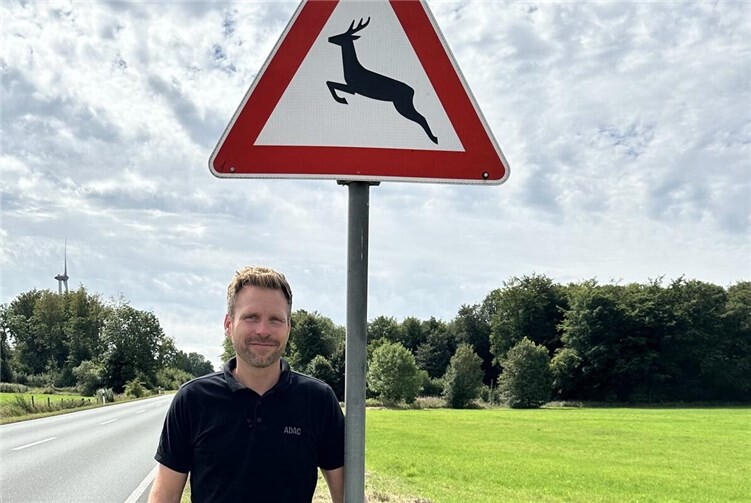 ADAC Experte Christian Schmidt warnt vor erhöhtes Unfallrisiko durch Wildunfälle.