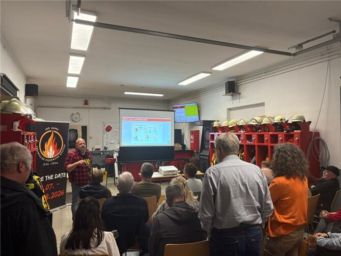 AED-Schulung interessierter Bürgerinnen und Bürger im Gerätehaus der Feuerwehr Westum.  Foto: Stadtverwaltung Sinzig