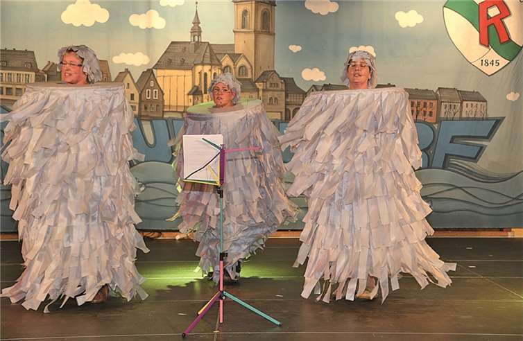 A.Feith, B.Pech und I.Kiefer als Autowaschanlage.PSM