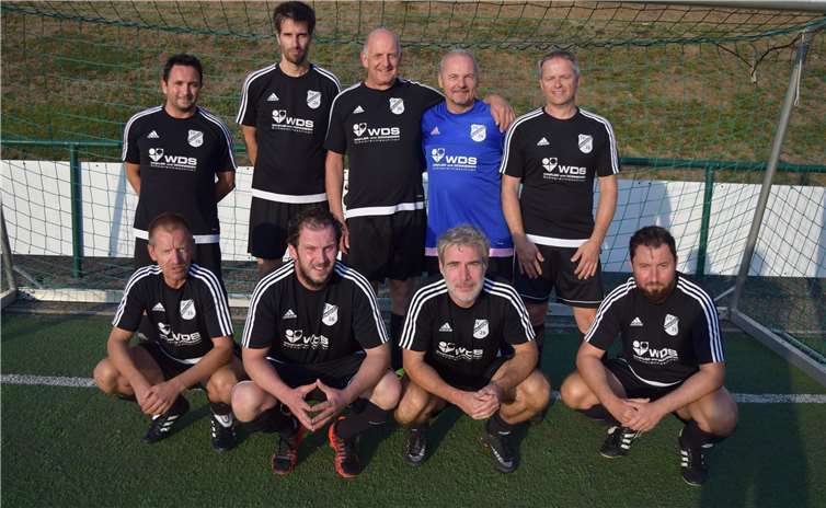 AH Rengsdorf, hinten von links: Matthäus Walinowicz, Christian Herrig, Nic van Helfoort, Engelbert Mazur, Andreas Neumann, vorne von links: Guido Schiffers, Thomas Rachul, Stefan Roos, Daniel Richter. privat