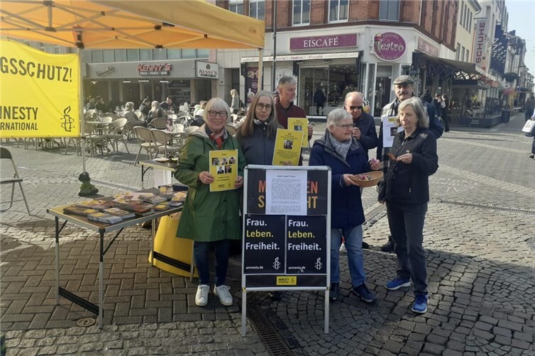 AMNESTY GRUPPE NEUWIED -Infostand zum Weltfrauentag