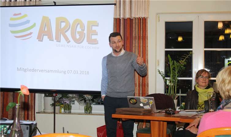 ARGE-Vorsitzender Thomas Theiß begrüßte die Mitglieder und stellte eine angedachte Neukonzeption des Cochemer Weihnachtsmarktes zur Diskussion. -TE-