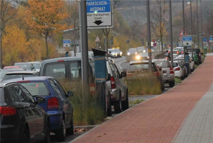 Ab 1. Dezember werden in Montabaur rund um den ICE-Bahnhof Parkgebühren erhoben. An der Bahnallee geht das über einen Parkscheinautomaten.privat