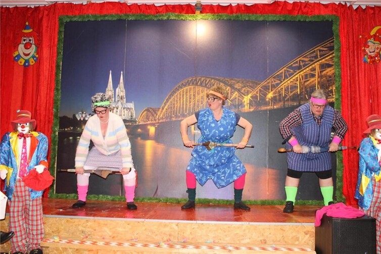 Ab Freitag, 05.12.2025, können die Tischkarten für den Möhnenkaffee der Gimmiger „Backeslämpchen“ am Weiberdonnerstag, 12. Februar 2026, bei der Bäckerei Mattern in Gimmigen erworben werden. Foto: privat