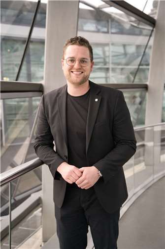 Ab Juli 2026 ist es soweit - dann startet die umfassende Sanierung der Bahnstrecke „Rechter Rhein“ unter anderem zwischen Neuwied und Unkel. Das begrüßt der heimische Bundestagsabgeordnete Martin Diedenhofen (SPD). Foto: Christian Spies