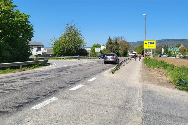 Ab Juni dicht: Die Brücke über die B 42 zwischen Engers u. Heimbach-Weis soll nach dem Willen des LBM ab Juni mit den Zufahrten auf die Bundesstraße saniert und gesperrt werden.