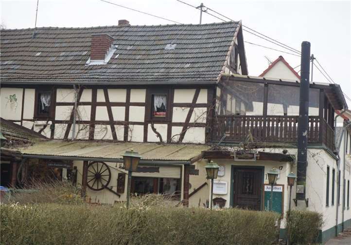 Ab Samstag in neuer, bewährter Hand: „Der ahle Fritz“, Sohn Bernd und das Forsthof-Team übernehmen das beliebte „Bauernstübchen“ in Arienheller. STUKO
