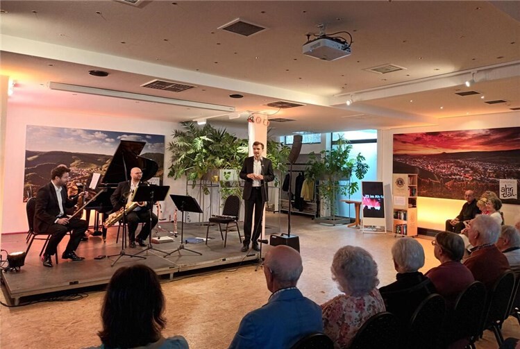 Ab Sonntag, 18. Januar, spielt das Bad Neuenahrer QuAHRtett unter Leitung von Johann Taferner die Konzerte im Gartensaal des Steigenberger Hotels, links neben dem Kurhaus gelegen. Foto: Ahrtal Marketing GmbH