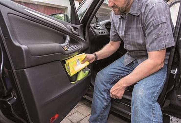 Ab dem 1. Juli ist es amtlich: Eine Warnweste gehört in Deutschland in jedes Fahrzeug.HUK-COBURG