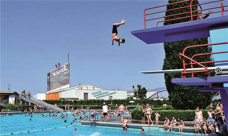 Ab dem 1. Mai sind wieder große Sprünge im Freibad angesagt. Stadt Andernach/Maurer