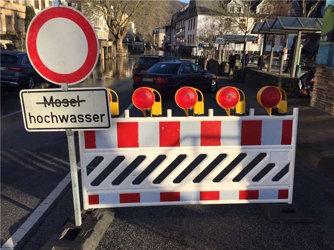 Ab dem Brückenkopf der Skagerrakbrücke ist die Durchfahrt Richtung B 49 gesperrt.