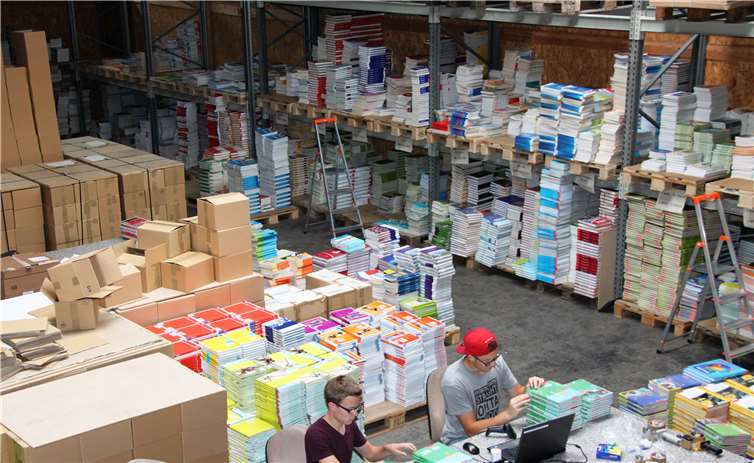 Ab dem kommenden Schuljahr ist auch die Antragstellung auf unentgeltliche Schulbuchausleihe online möglich. Foto: Pressestelle der Kreisverwaltung