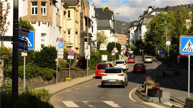 Ab der Einmündung Alleestraße wird die St.-Veit-Straße voraussichtlich bis zum 25. September voll gesperrt. Foto: CF