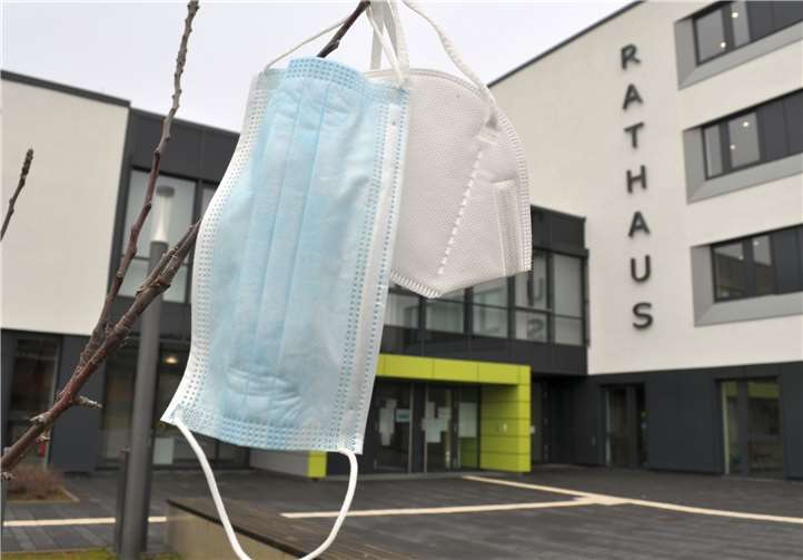 Ab sofort ist das Meckenheimer Rathaus nur noch mit medizinischer Maske zu betreten.Foto: Stadt Meckenheim