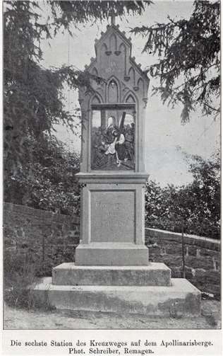 Abbildung des ersten Kreuzweges in der Schrift von Athanasius Bierbaum: „Der Apollinarisberg: seine Kirche, seine Propstei, seine Reliquien und sein Kloster“ (Ahrweiler 1907).