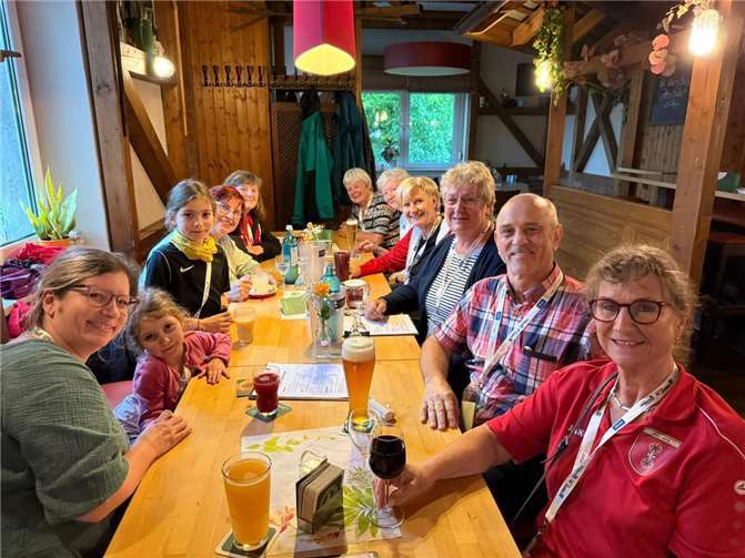 Abends fand man sich in geselliger Runde zusammen.  Foto: privat