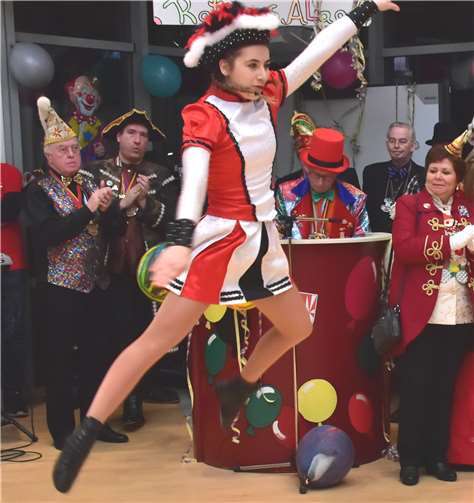 Abgehoben hatte Denise Scheurer vomKV Basjanes Helau bei ihrem Auftritt im Ratssaal.