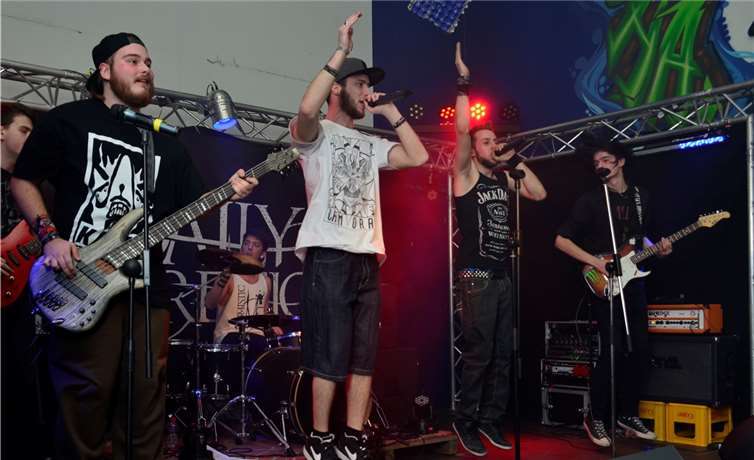 Abgehoben hatten die Musiker der Band „Optimistic Me“.HEP