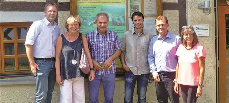 Abgeordnete der Grünen-Fraktion informierten sich über die Arbeit der Waldökostation.privat