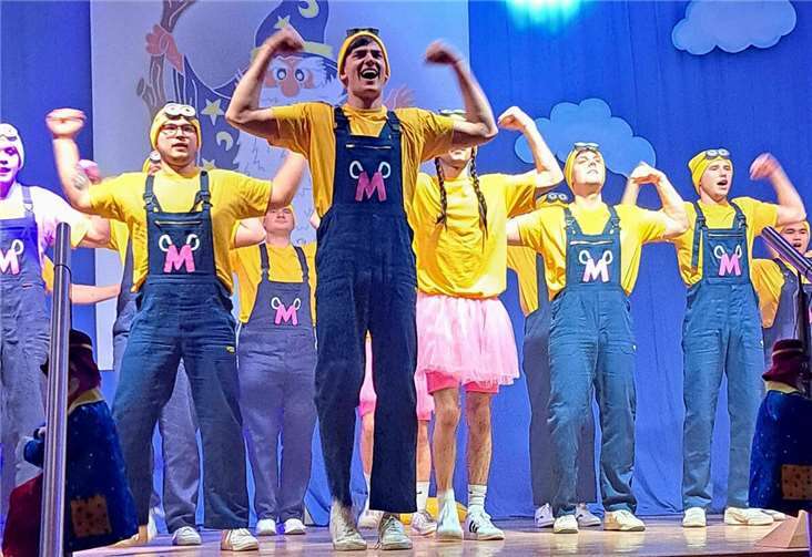 Abgerundet wurde das Spektakel durch das Männerballett „Süße Mäuse“ mit ihrer mitreißenden Darbietung „Minions - Mission Banana“.