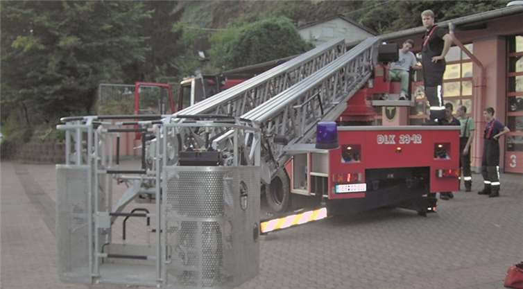 Abgesenkter Leiterpark zur Personenaufnahme.